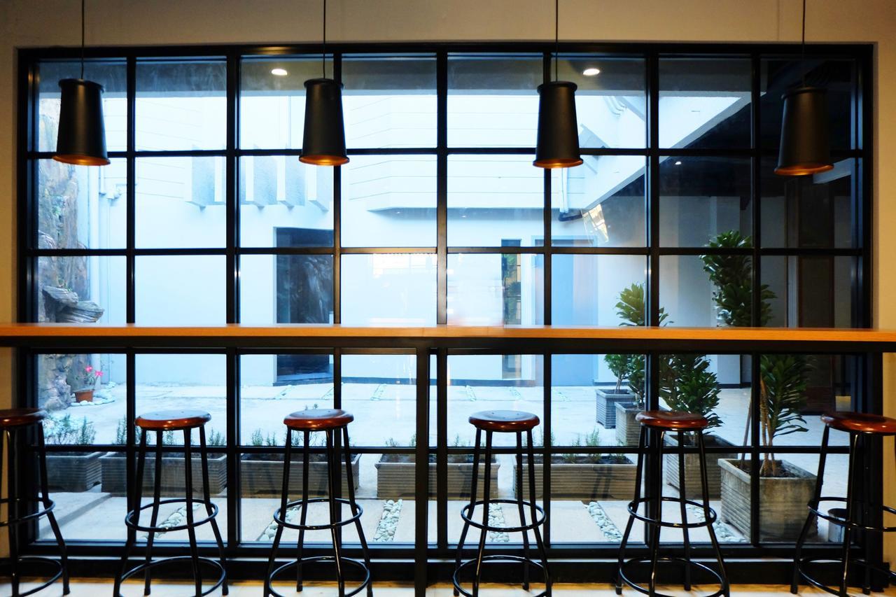 Zen Hostel Gubeng Station Σουραμπάγια Εξωτερικό φωτογραφία